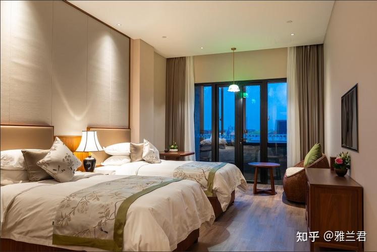由于酒店業(yè)是人員密集型行業(yè),提供的產(chǎn)品又主要是人的服務(wù),因此對人的